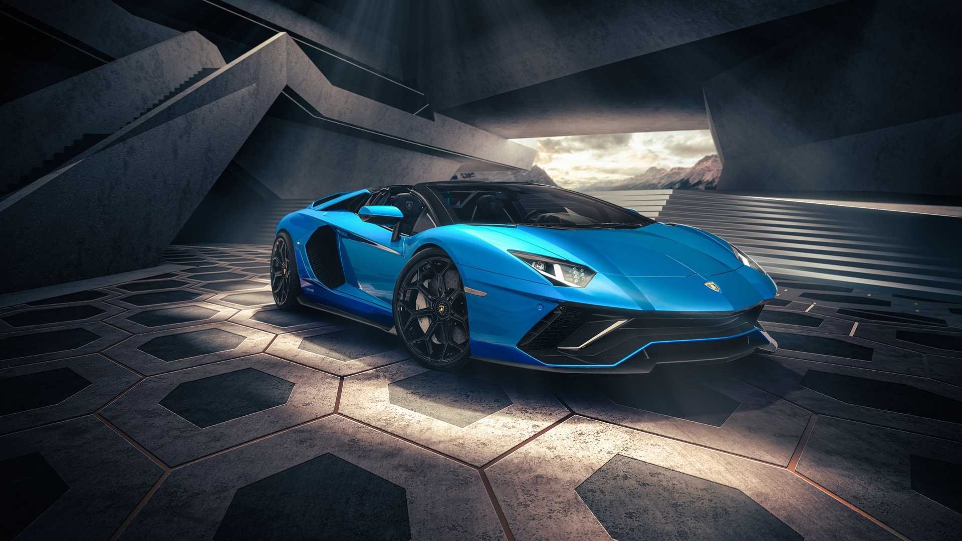 Новый 4-местный Aventador.
